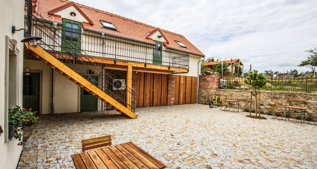 Penzion A Bistro Stary Kopec Znojmo Exterior photo
