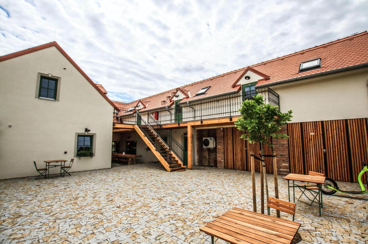 Penzion A Bistro Stary Kopec Znojmo Exterior photo